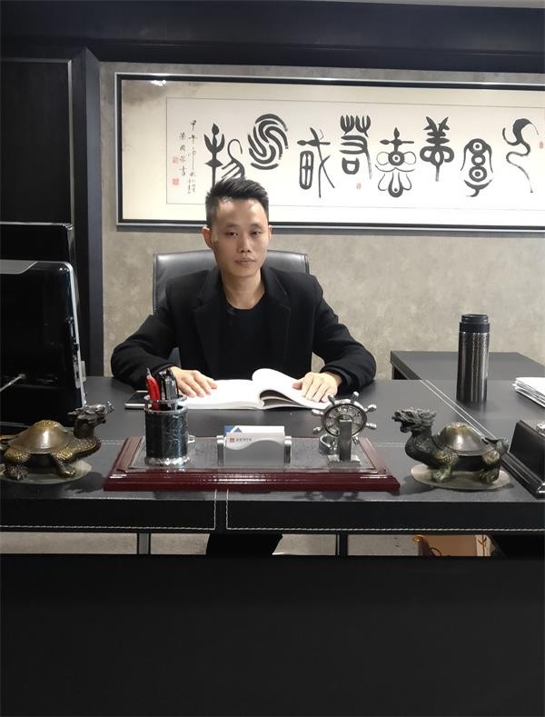 副會(huì)長(zhǎng) 趙長(zhǎng)龍 十堰博天裝飾設(shè)計(jì)工程有限公司總經(jīng)理